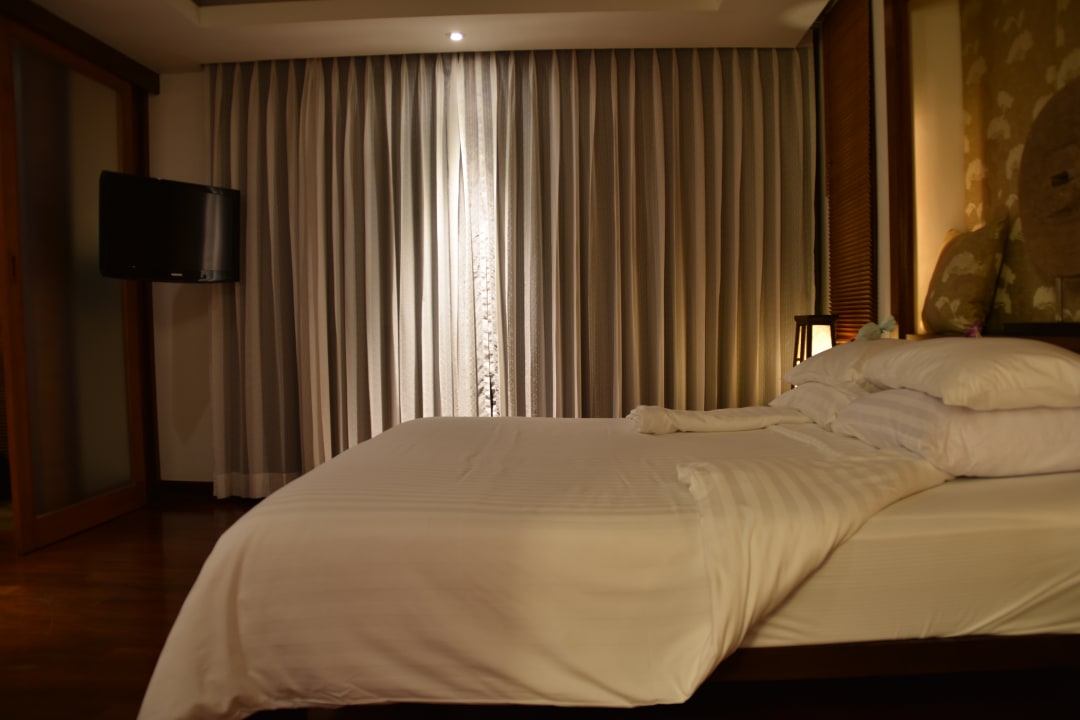 Schlafzimmer mit TV Ayara Hilltops Boutique Resort & Spa