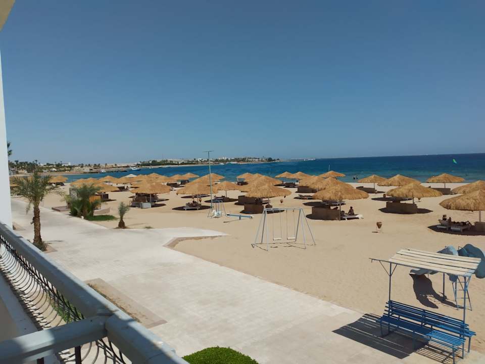 Strand Menaville Safaga