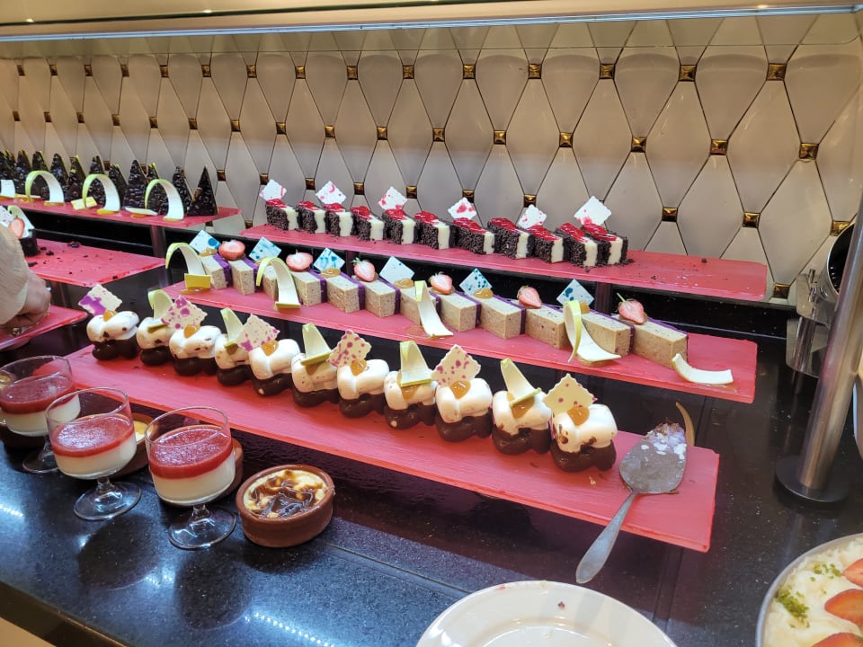 Gastro Azura Deluxe Resort & Spa Hotel