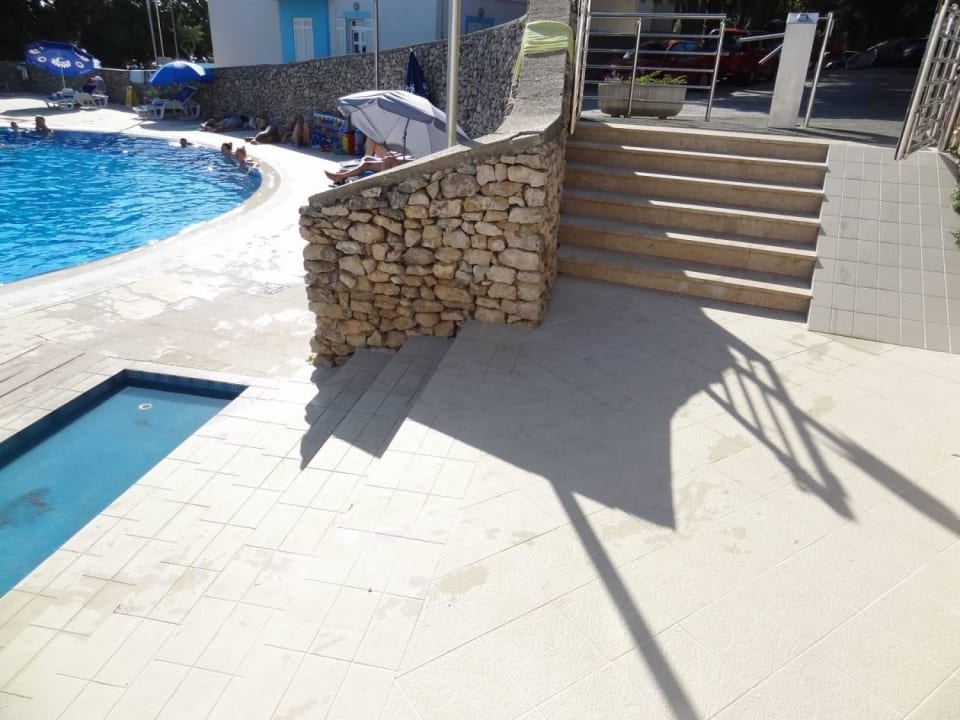 Zugang Pool (Bild4/4) Drazica Resort - Hotel Drazica