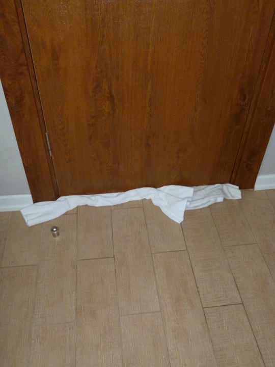 Heftige Regenschauer, nicht zu stoppen Can Garden Beach