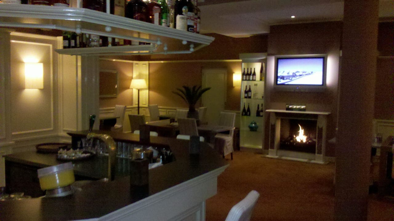 Bar, Fernseher, Kamin Hotel Hogerhuys