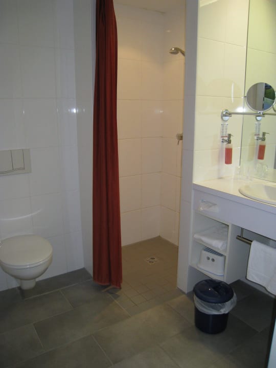 Badezimmer All In Red Thermenhotel