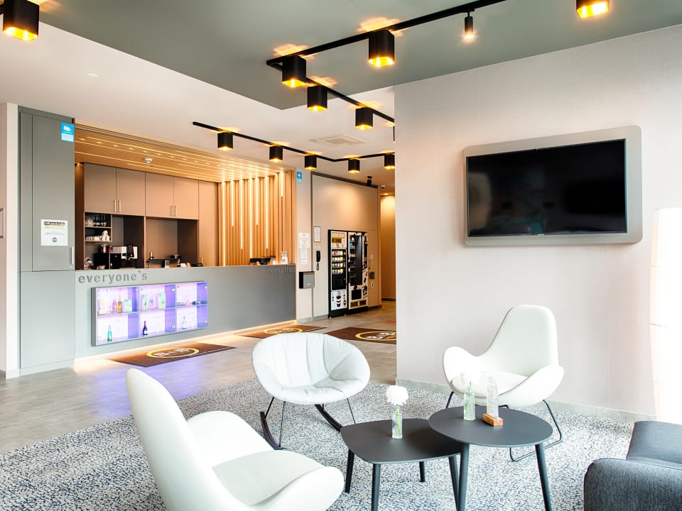 Lobby B&B Hotel Stuttgart-Neckarhafen