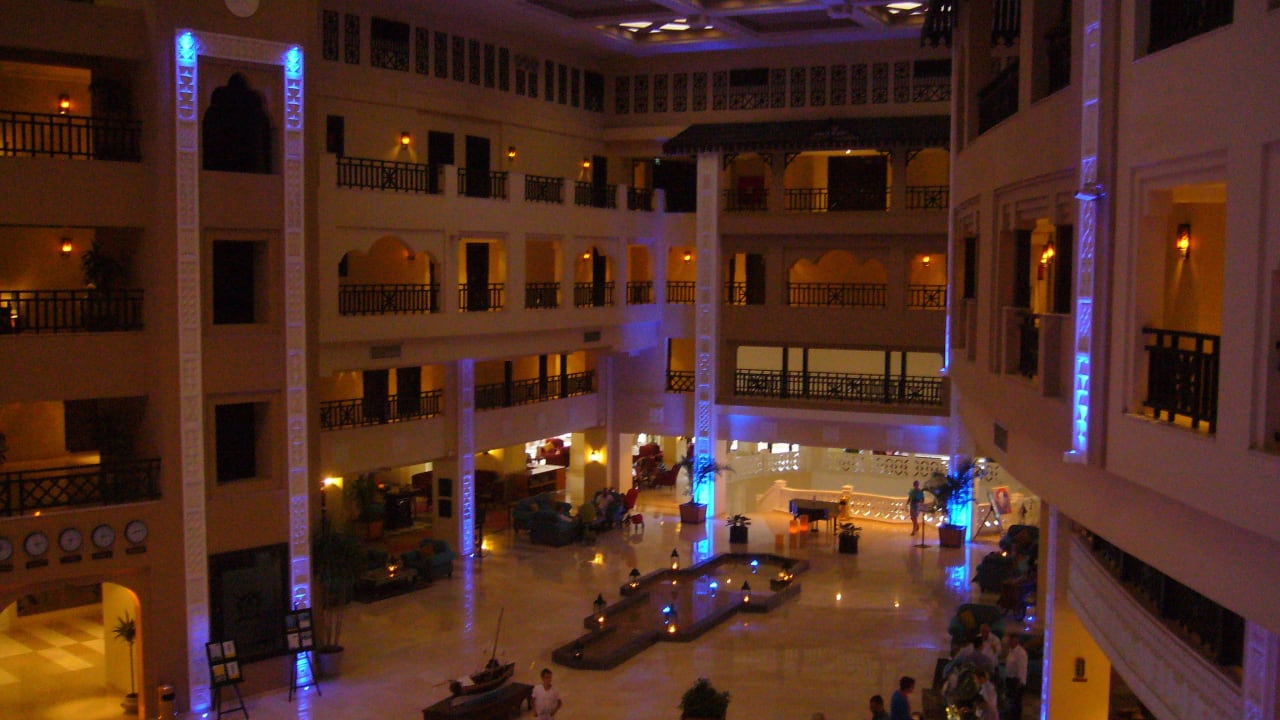Die Lobby am Abend ein Traum Steigenberger ALDAU Beach Hotel