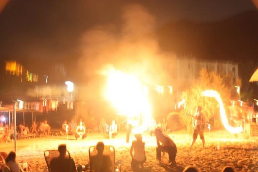Feuer Show Fodele Beach & Water Park Holiday Resort