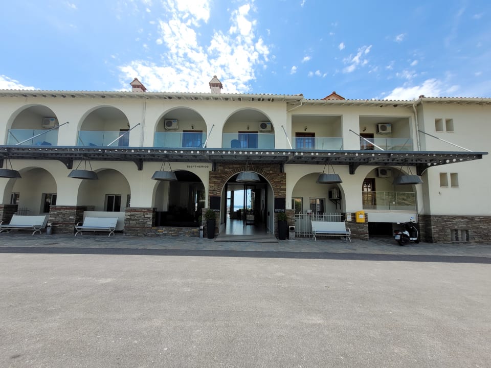 Außenansicht Akrathos Beach Hotel