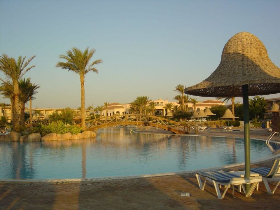 Grosser Pool Parrotel Beach Resort