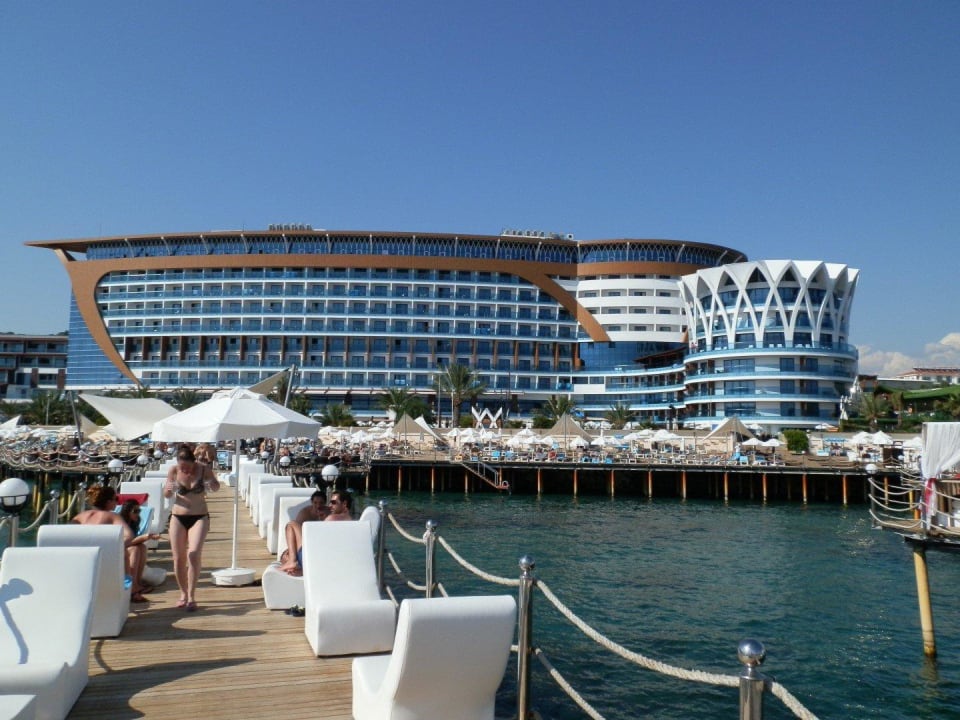 Hotel bei Tag vom Steg aus Granada Luxury Okurcalar