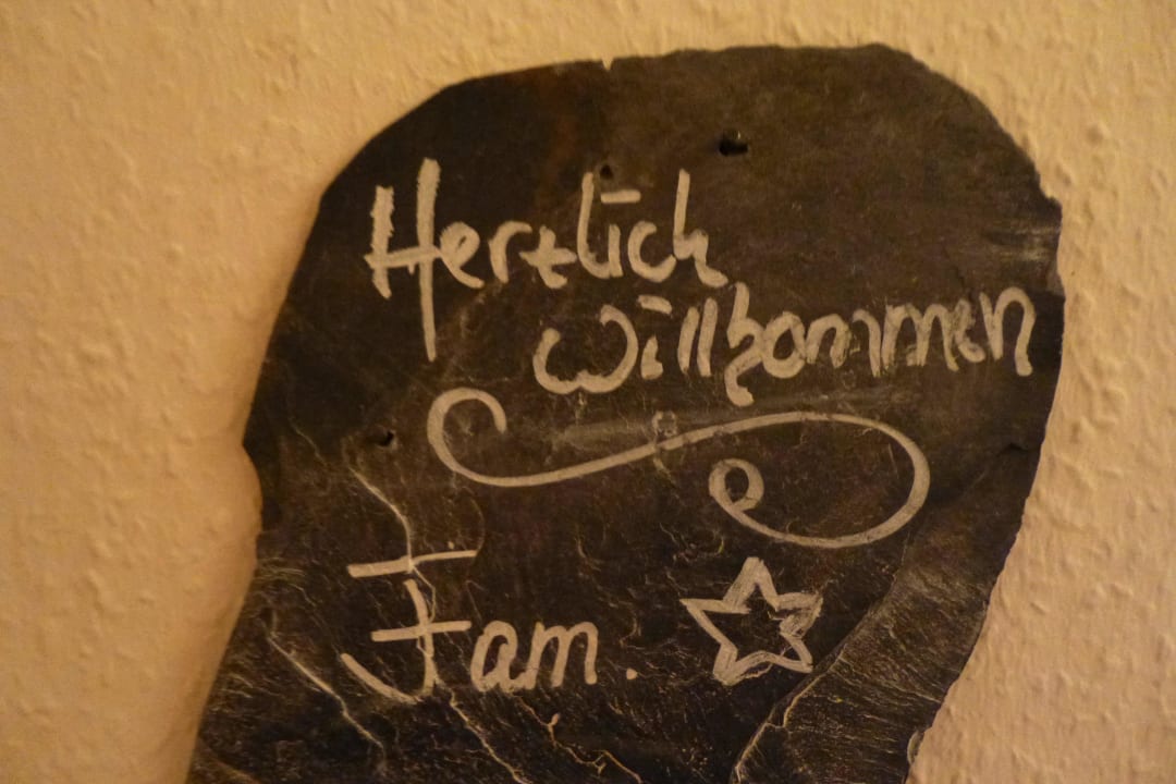 Beschriftung an den Zimmern Pension Maarblick
