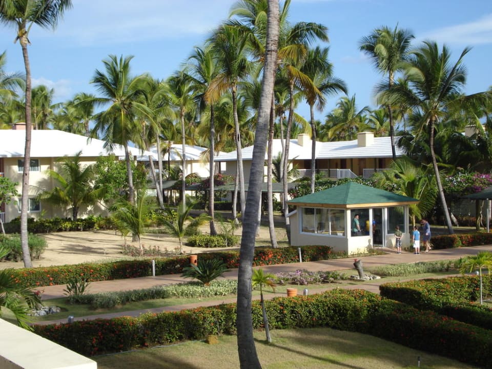 Innenhof links Grand Sirenis Punta Cana Resort & Aquagames