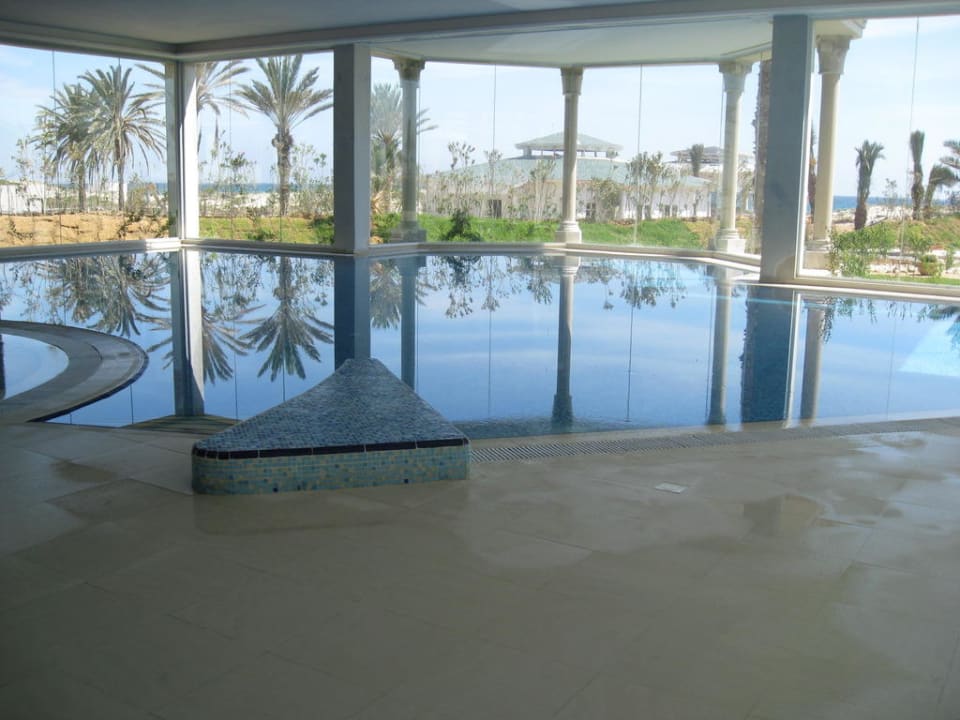 Das Hallenbad Iberostar Selection Royal El Mansour