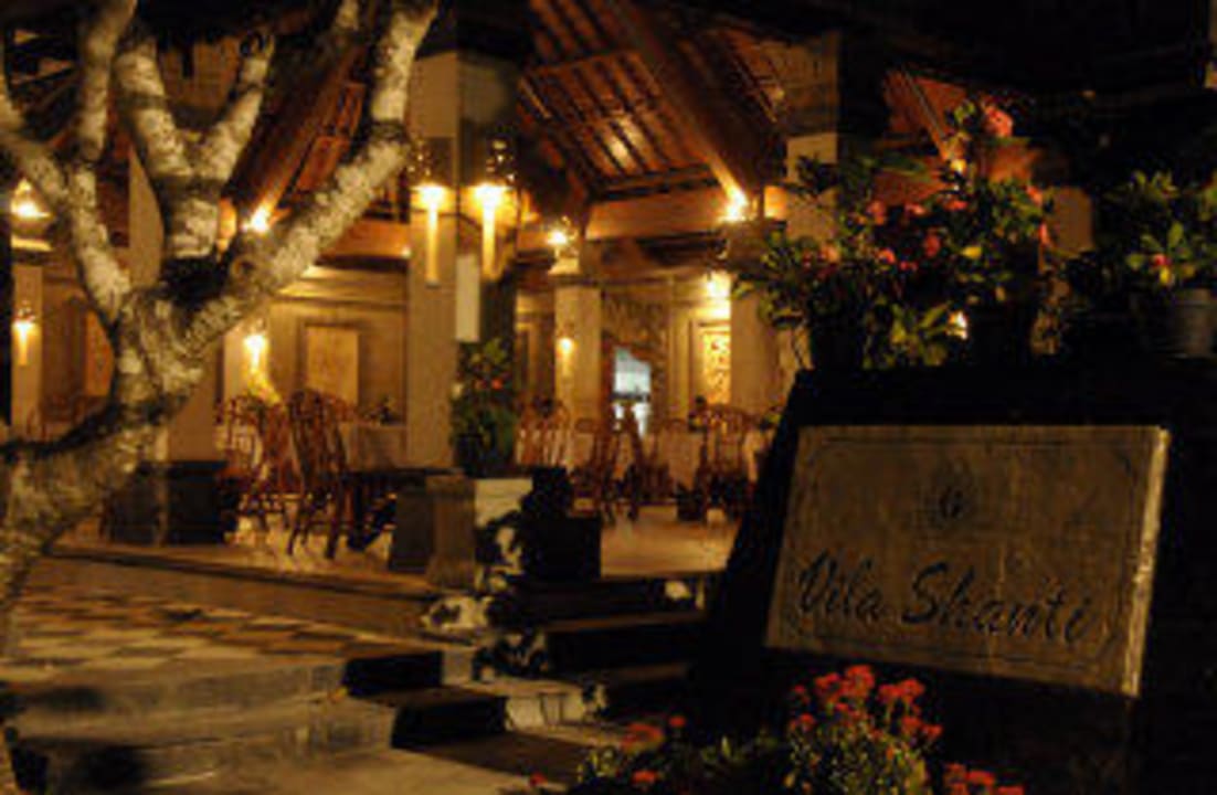 Bei Nacht Villa Shanti Beach