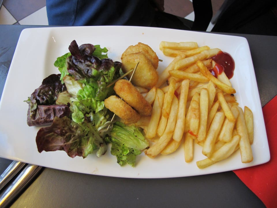 Hauptgericht vom Kindermenü Grand Magic Hotel