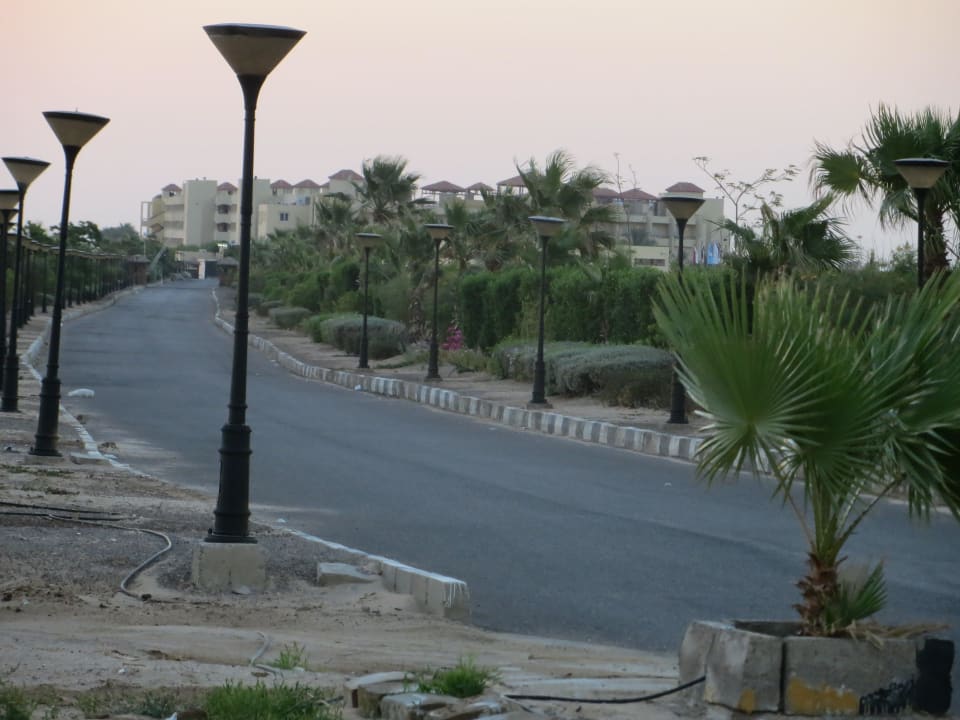 Droga dojazdowa do hotelu Amwaj Beach Club Abu Soma Resort