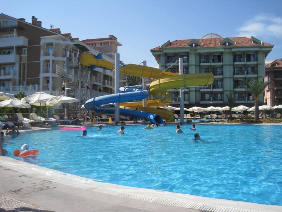 Blick zur Rutsche und zur Green Residence Hotel Turan Prince