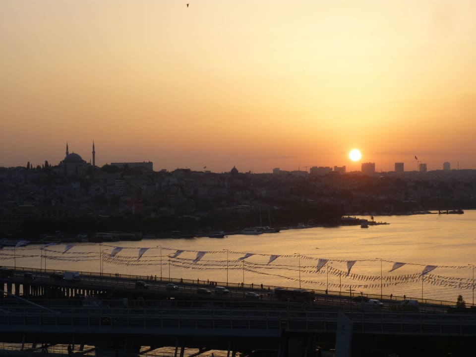 Ausblick Dachterrasse Sonnenuntergang Istanbul Golden City Hotel