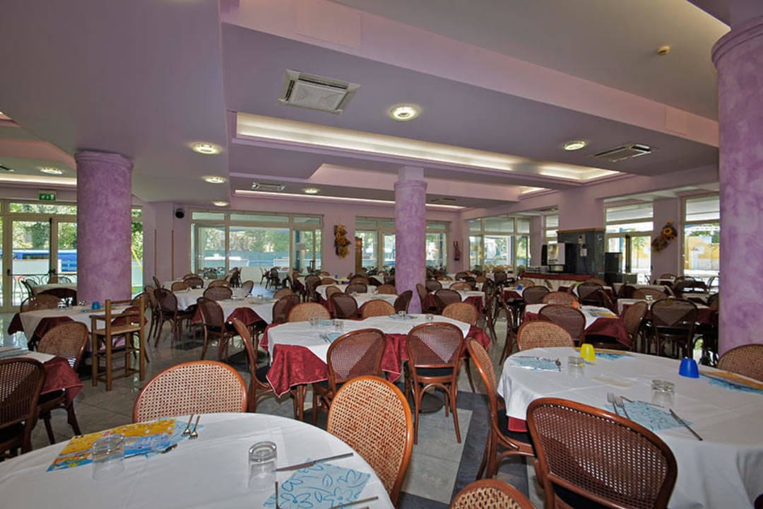 Ristorante e mangia anche in giardino Club Family Hotel Serenissima