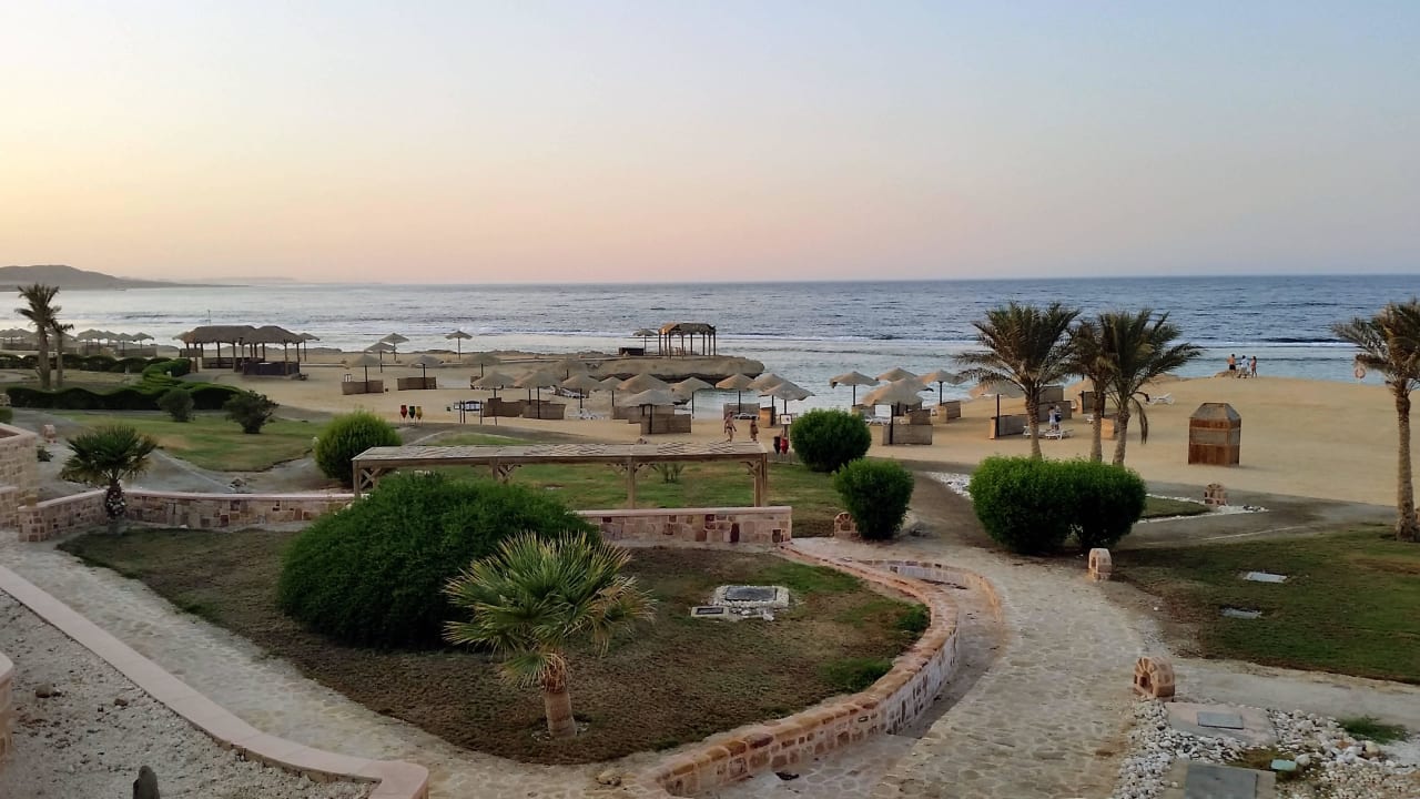 Wege zum Strand Radisson Blu Resort, El Quseir