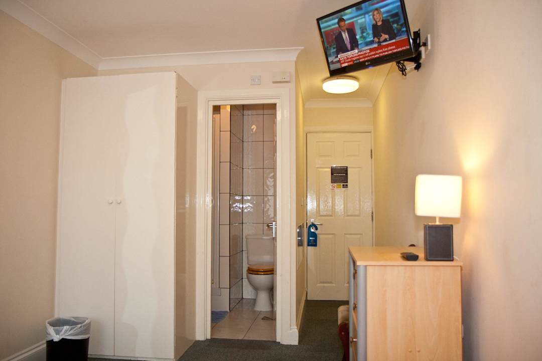 Twin room en-suite Chelsea Guest House