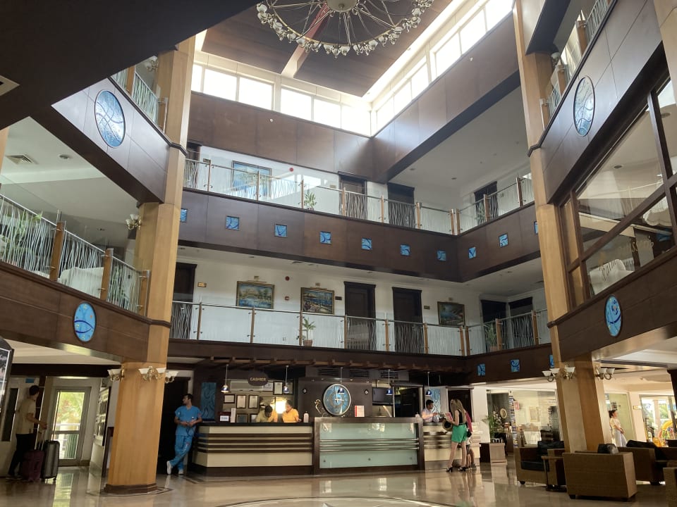 Lobby Latanya Park Resort