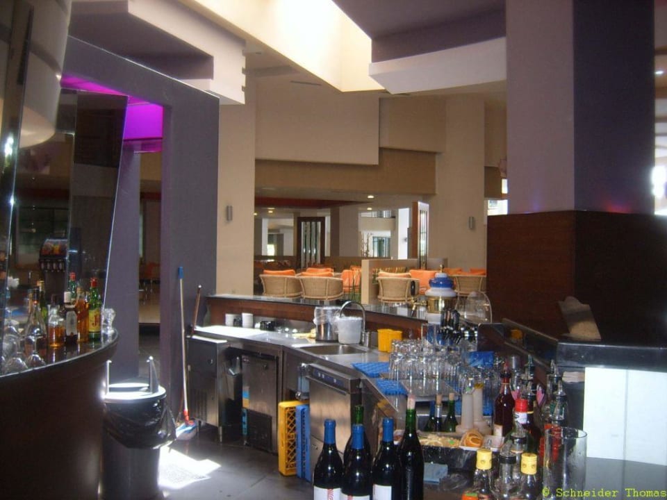 Oasis Bar Limak Lara Deluxe Hotel & Resort