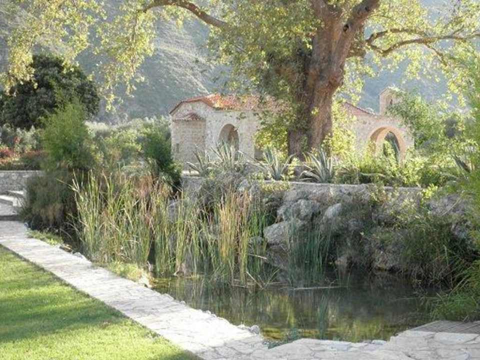 Teich Semantron Traditional Village