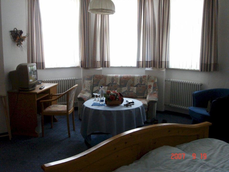 Sitzecke im Erker Hotel Vier Jahreszeiten