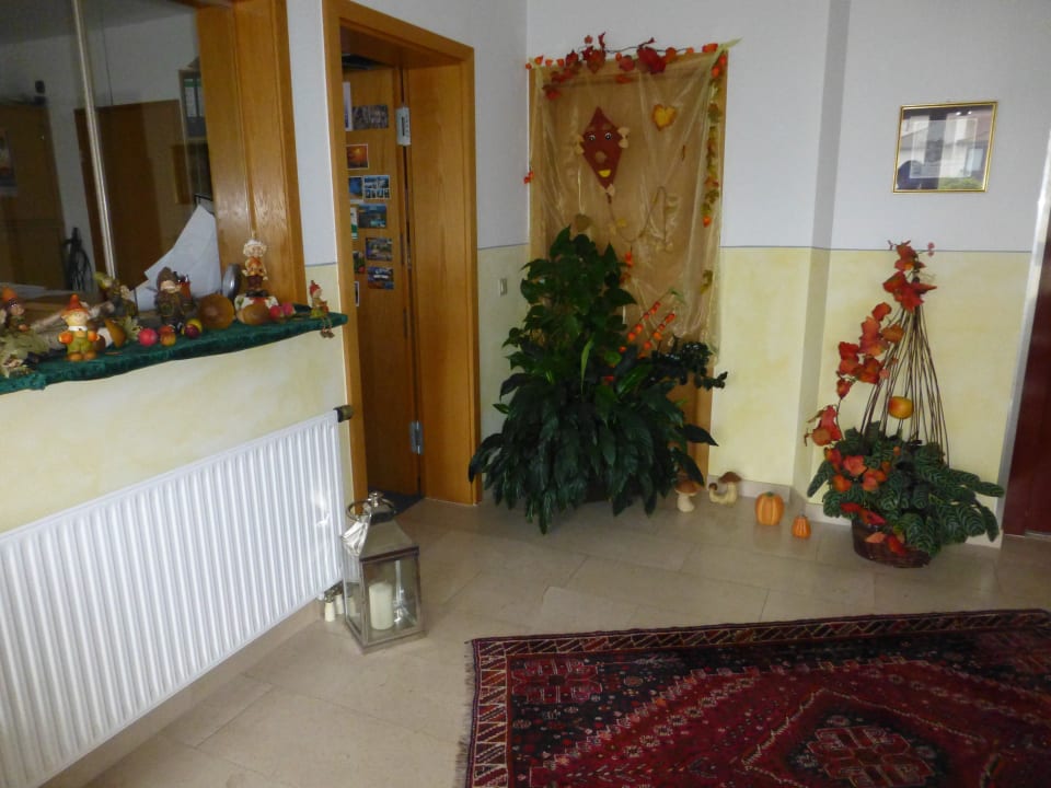 Freundlicher Empfangsbereich Pension Huttental