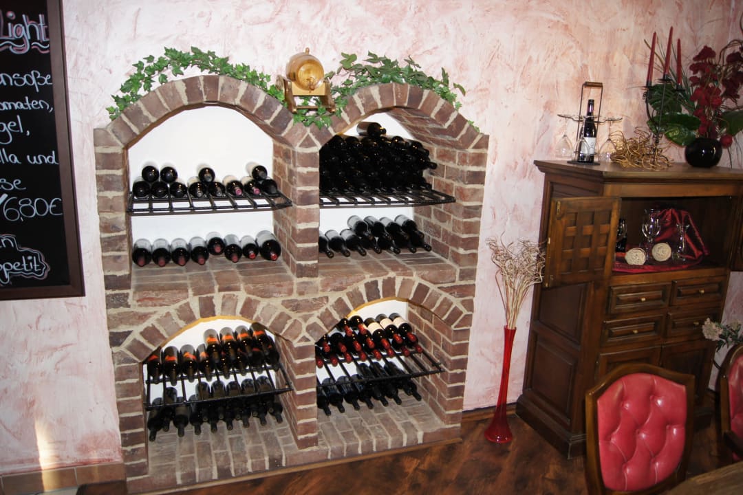 Vinothek, ausgesuchte Rotweine zum genießen Hotel Drei Rosen