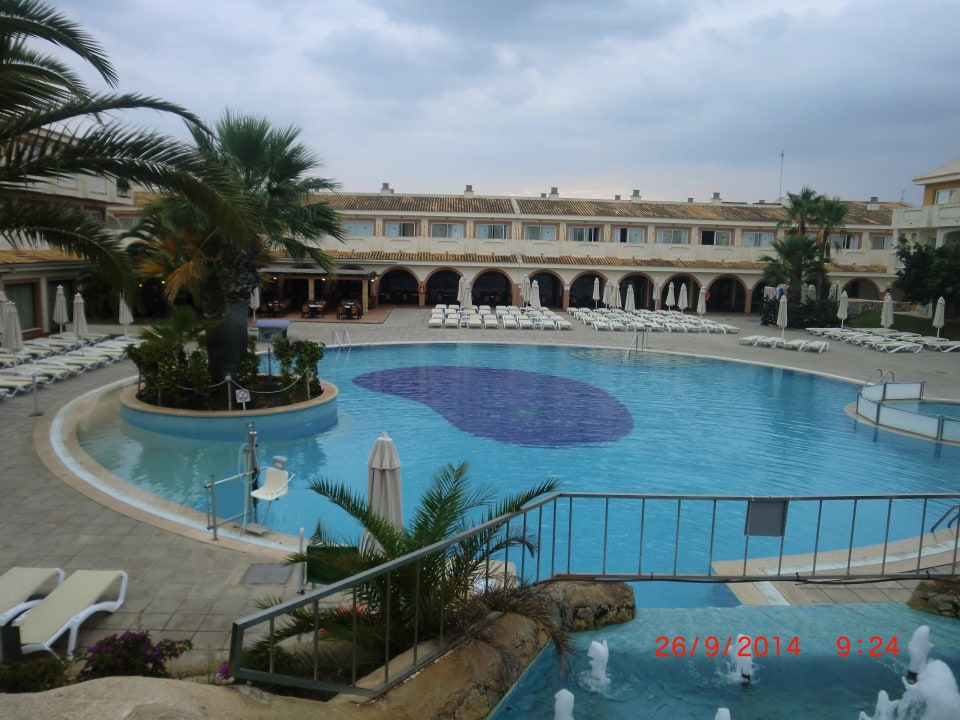 Pool Richtung Hotel blau punta reina