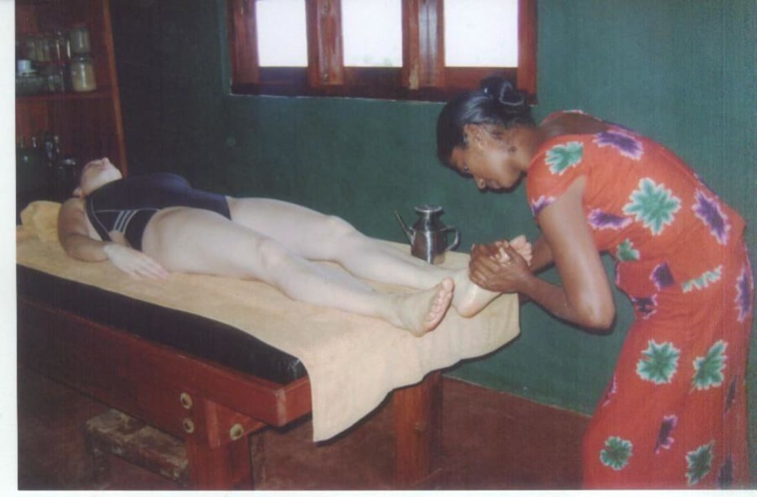 Foot massage Isolabella Ayurvedic Hotel
