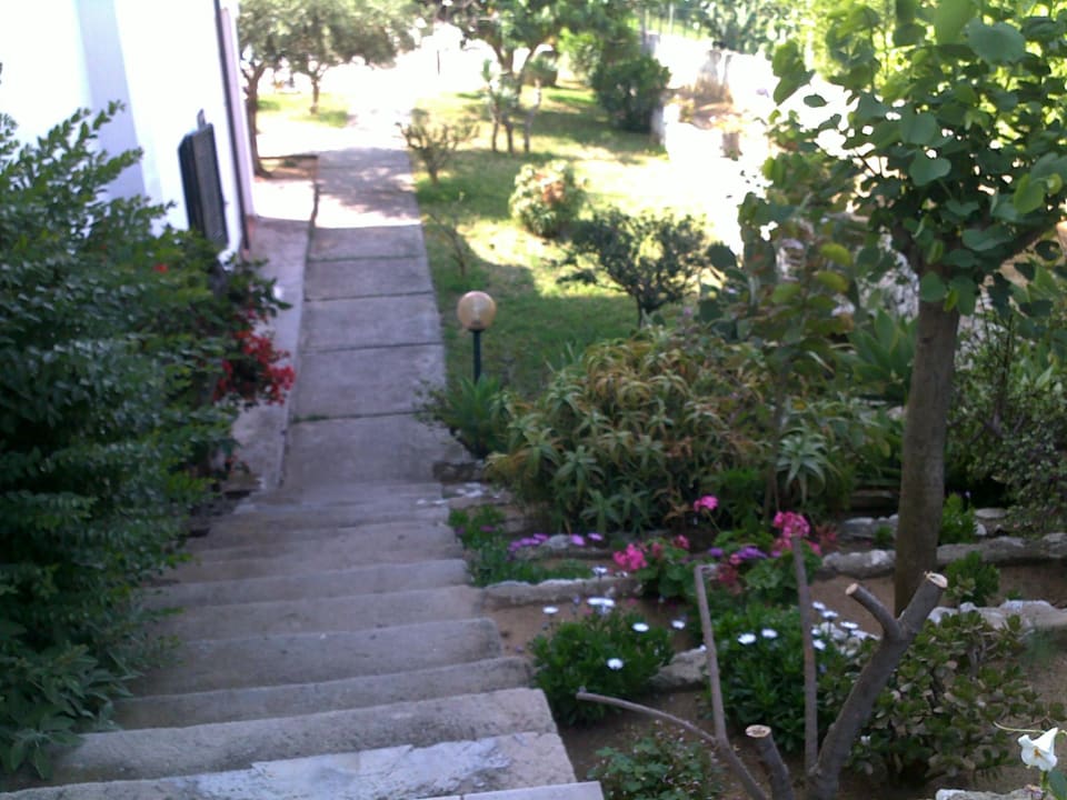 Treppe vom Haupthaus zum Pool Hotel Il Gattopardo