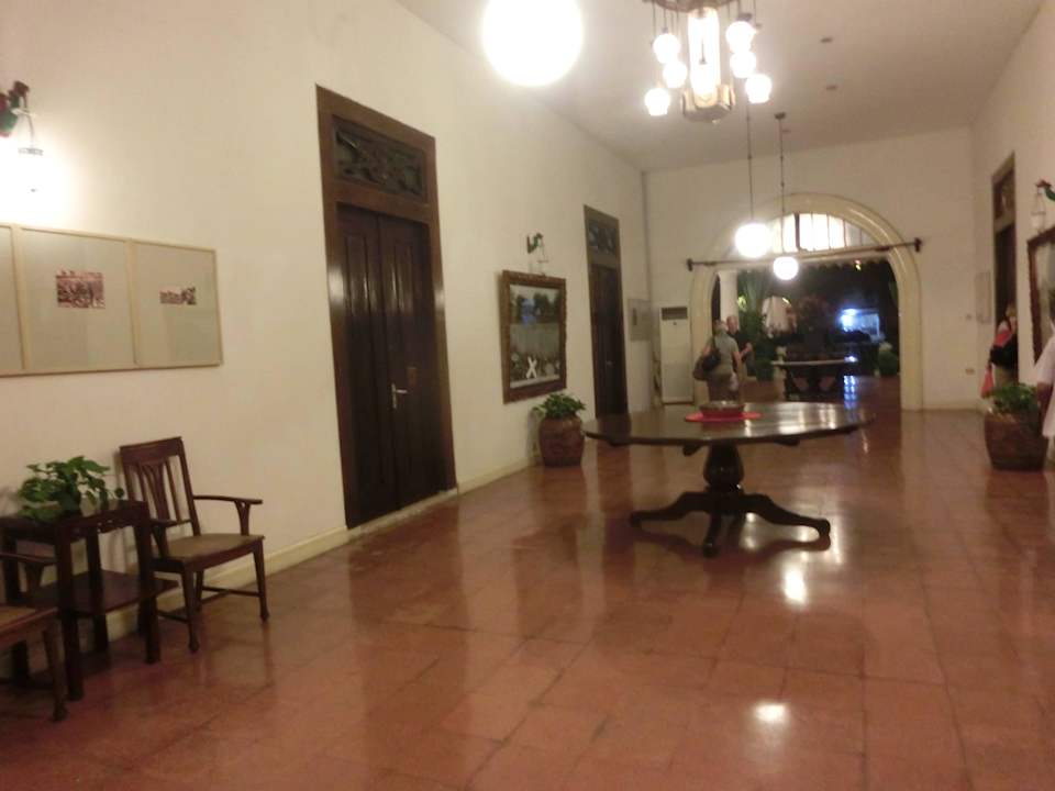 Gang vor den Zimmern Hotel Tugu Blitar