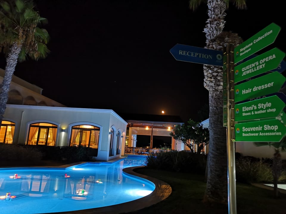 Außenansicht Neptune Luxury Resort