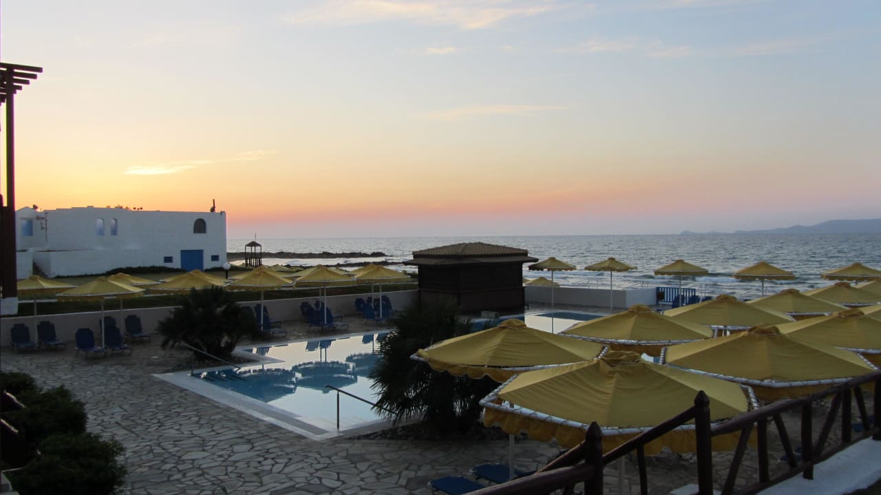 2. Pool Mitsis Selection Rinela