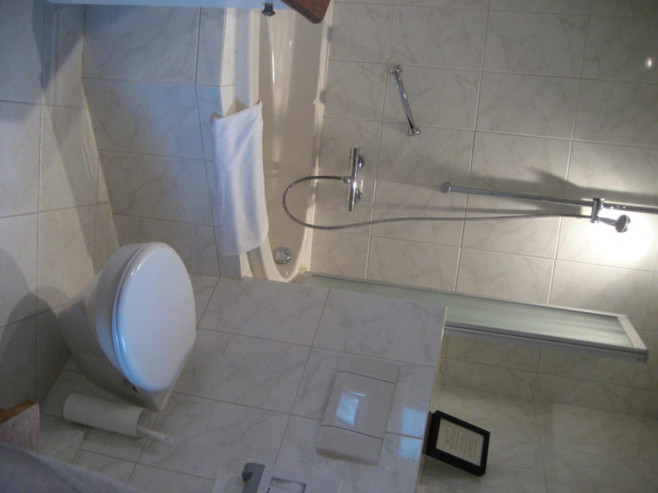 Badezimmer mit großer Wanne Auberge de Campveerse Toren