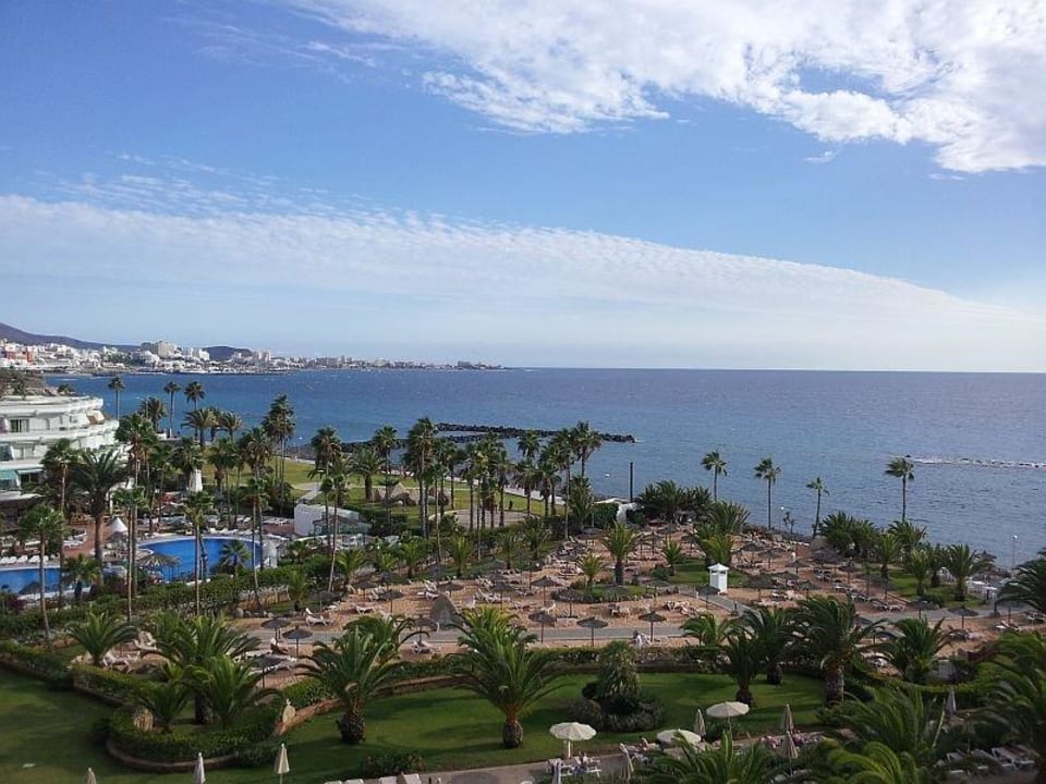 Strandbereich mit Liegen  Hotel Riu Palace Tenerife