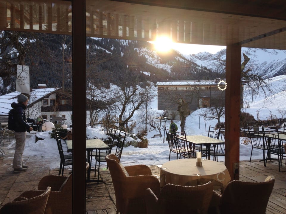 Blick aus dem Wintergarten Naturhotel Chesa Valisa