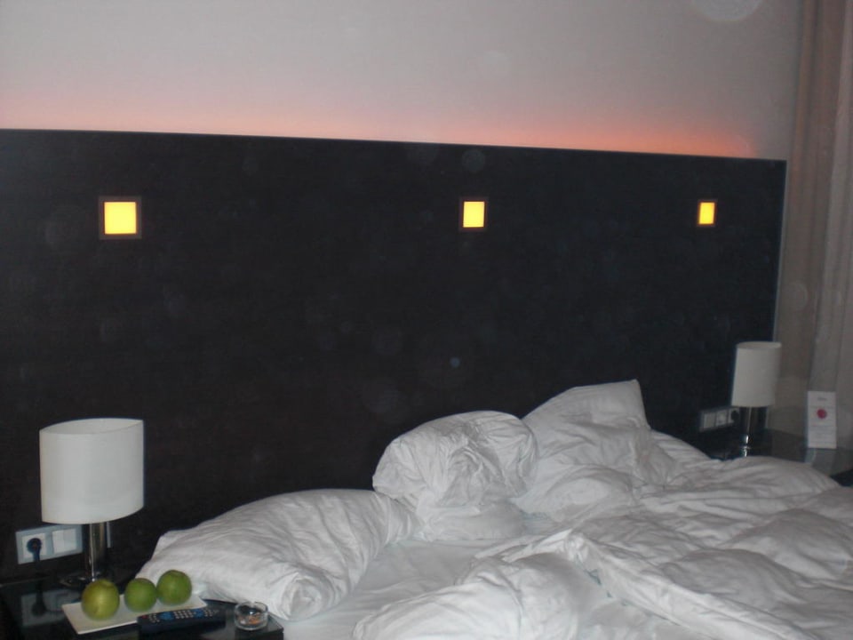 Rote Bettbeleuchtung Flemings Hotel Wien-Stadthalle