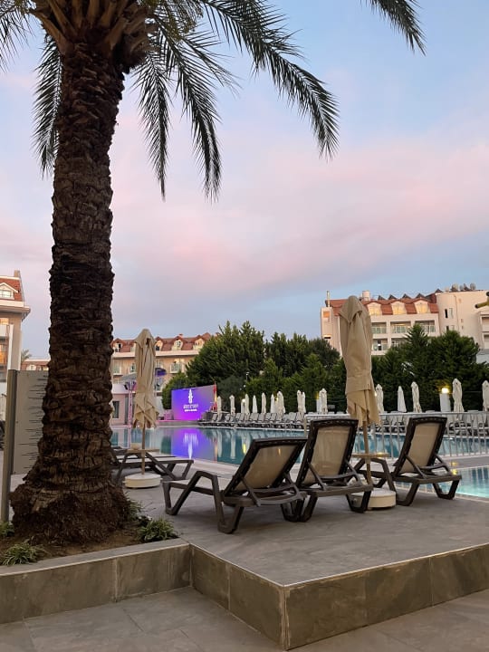 Pool Side Story Resort & Spa