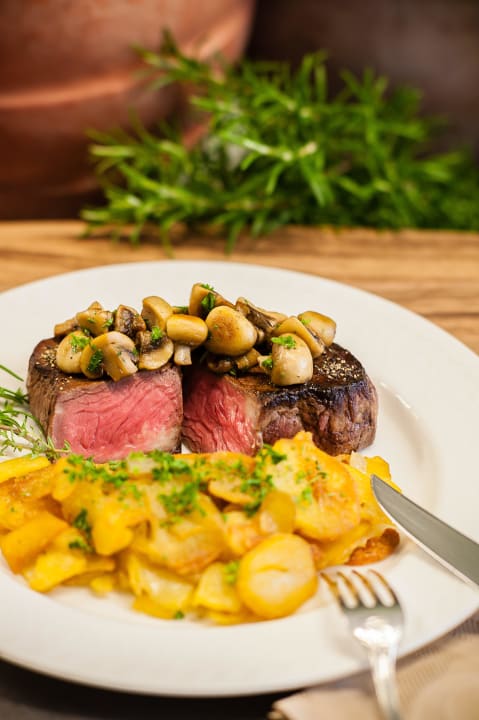 Rumpsteak vom argentinischen Rind mit Beilagen LandHaus Zum LindenHof