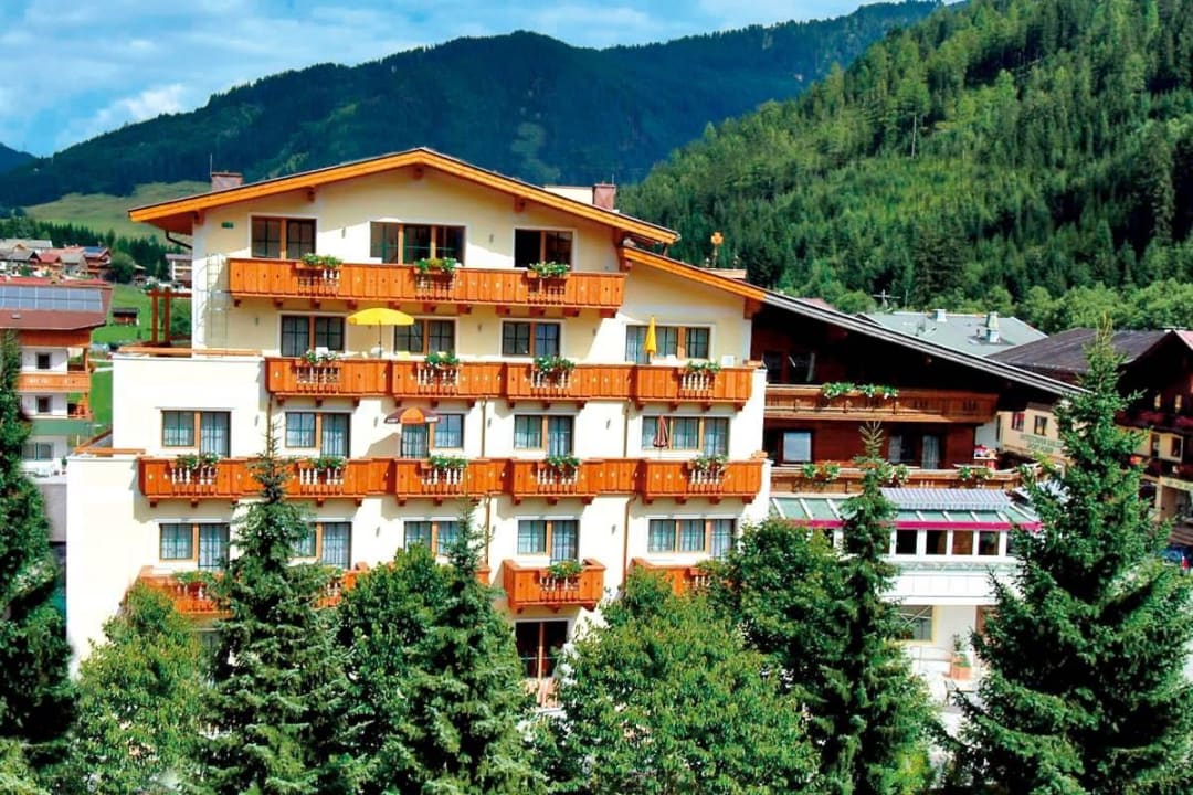 Außenansicht Hotel Sportalm