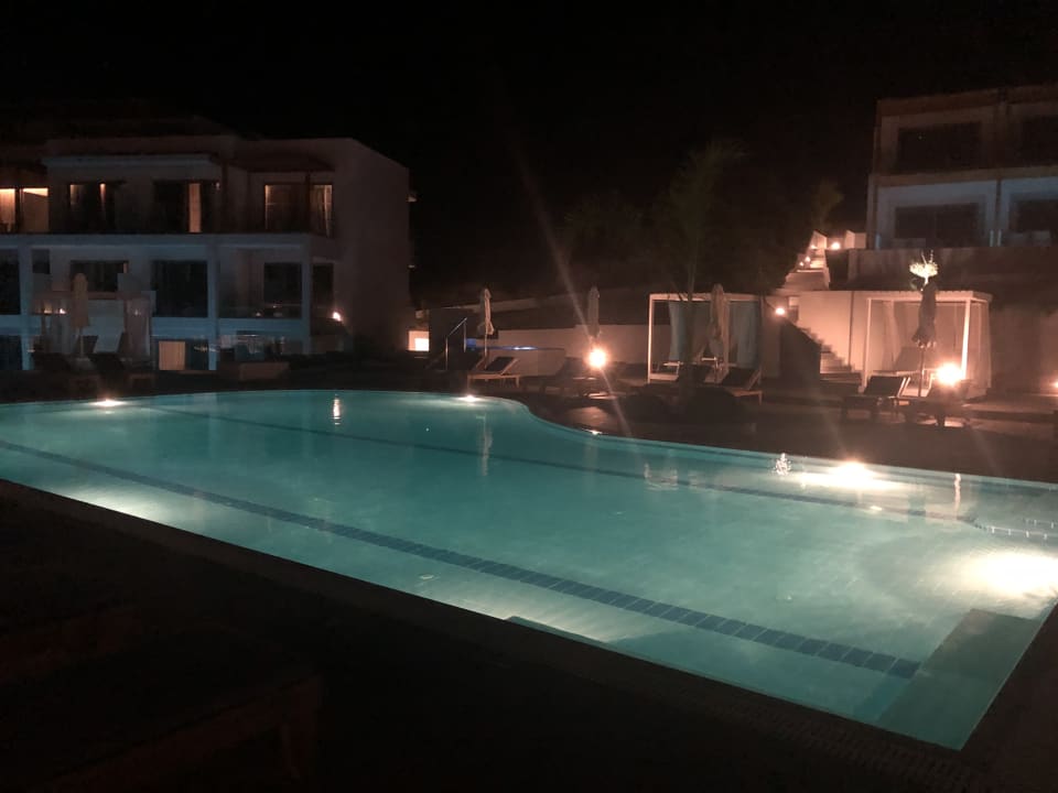 Pool Harmony Crest Resort & Spa