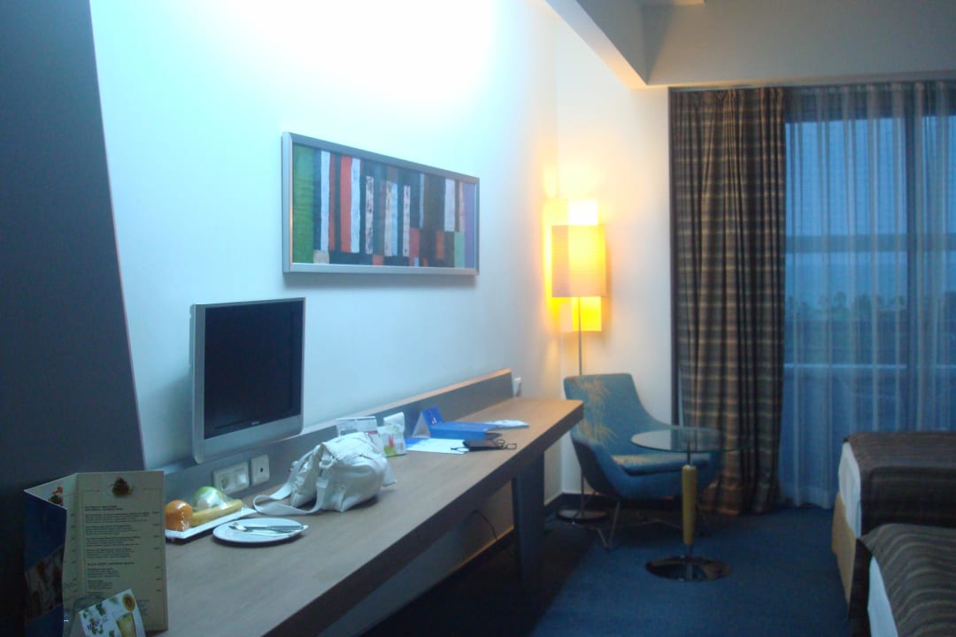 Tisch 1. Zimmer Concorde De Luxe Resort