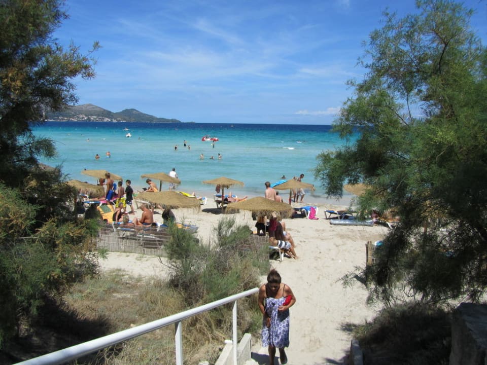 Kleine Treppe von Terrasse zum Meer Iberostar Waves Playa de Muro