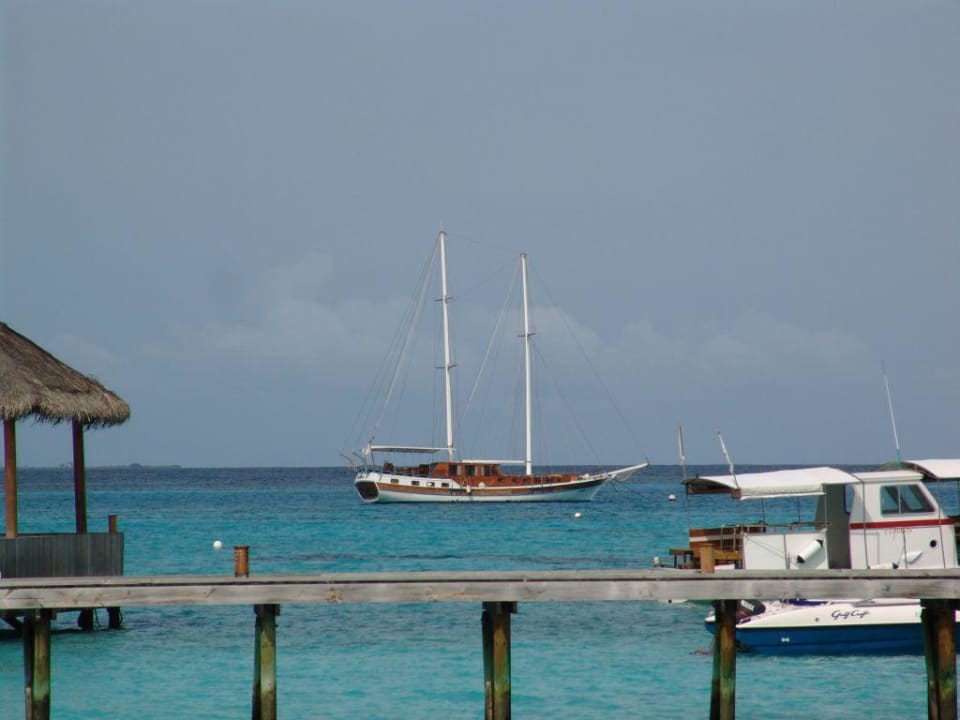 Yacht Mirihi Island Resort