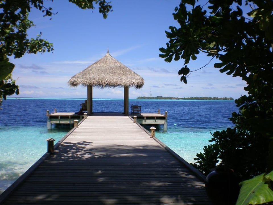 Steg Vilamendhoo Island Resort & Spa