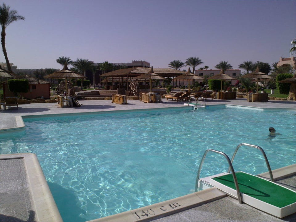 Der beheizte Pool Beach Albatros Resort