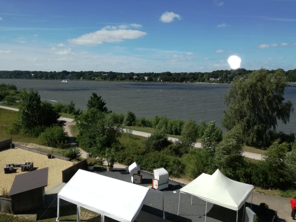 Ausblick elaya hotel hamburg finkenwerder